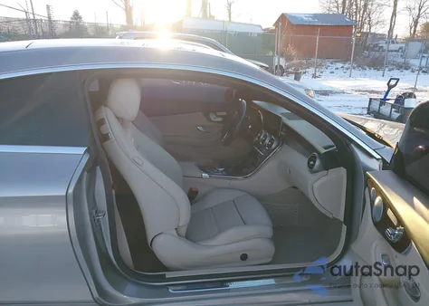 2019 Mercedes-Benz C 300 4Matic z USA, uszkodzony, nr VIN WDDWJ8EB4KF775052